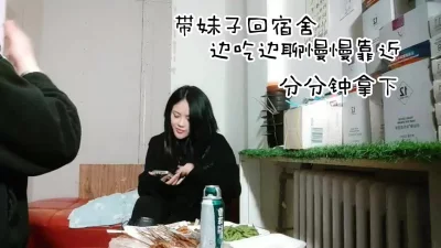 美女被草网站