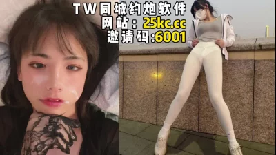 大三女神在学校楼梯口给我口交，带回家各种鞭操（简芥软件可约此女